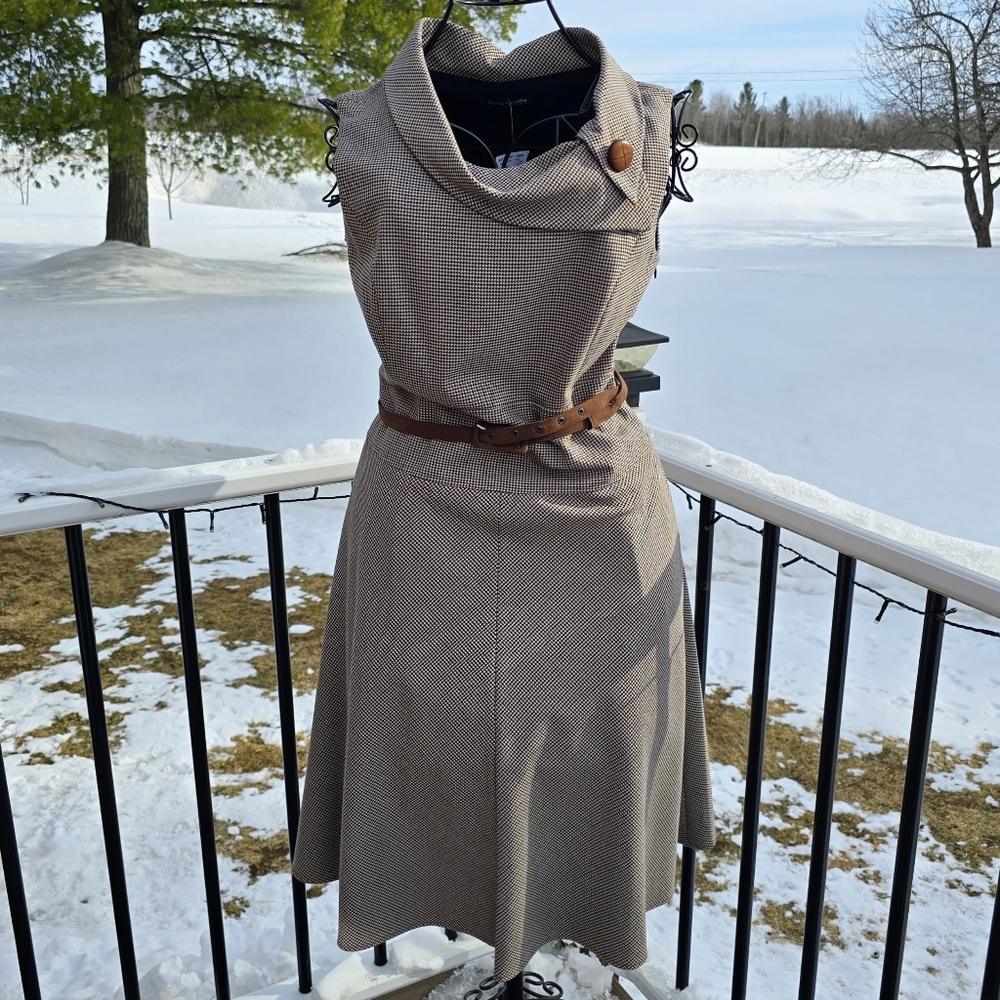 Betty Barclay dress, womens size 36 (4-6**), NWT  Please review measurements.